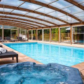 Logis Hotel Le Lac，位于埃姆布能的酒店