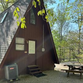 A-Frame Cabin #4 on Patoka Lake in Southern Indiana，位于Eckerty的酒店