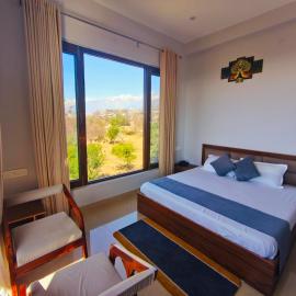 AeroVale Lodge I Mountain View Stay Near Landing Site Bir Billing，位于比尔瓦的酒店