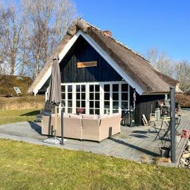 Thatched Cottage With Wildlife Near Kramnitze，位于丹讷马勒的酒店