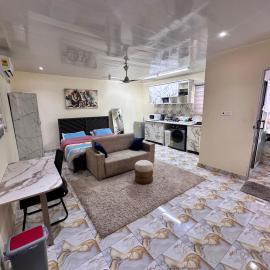TN Residence - Studio 1, East Legon，位于阿克拉的酒店