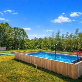 Resort-Style Pool Hot Tub Loft Game Room，位于Blakeslee的酒店