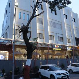 Hotel Govind Regency，位于Dhule的酒店