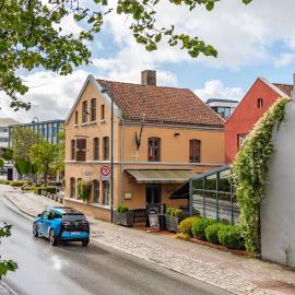 GamlaVærket Gjæstgiveri og Tracteringssted，位于桑内斯的酒店