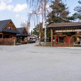 Hotel Ranč u Edyho，位于纳梅斯托沃的酒店