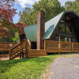 Scenic Mountain Getaway-Tranquil Views!-58 Meadowview Trail，位于Fancy Gap的酒店