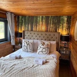 Otter 1 - Private Hot Tub - Bali Inspired Lodge - Bath - Longleat - Wiltshire