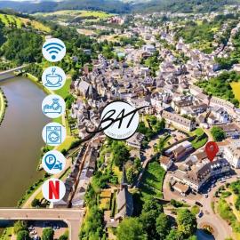 BAT Home Solutions Saarburg Altstadt - alles was ein Hotel nicht bietet - 3 Apartments 45 bis 75 qm für bis zu 12 Personen - direkt unter der Burg - 2 Min zur Altstadt - Weinbergblick und Heimkino，位于萨尔堡的酒店