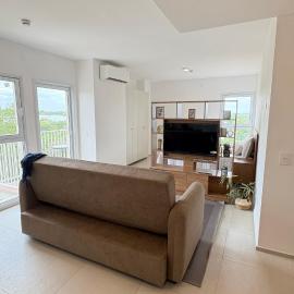 Monoambiente moderno con balcón, piscina en Luque，位于Luque的酒店