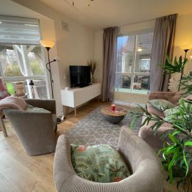 Gezellige vakantiewoning aan het water in Ewijk - recreational only no workers，位于Ewijk的酒店