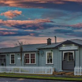 Ruapehu's OLD POST OFFICE - Simple & Elegant 1-3 Bdr East Wing，位于Owhango的酒店