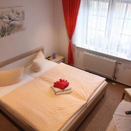 Pension & Gasthof Storchennest，位于Groß Quassow的酒店