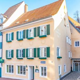 Stadthotel garni Augsburger Hof，位于莱希河畔兰茨贝格的酒店
