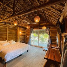 Cabaña privada cerca de las Aguas Rosas y playa，位于Yuluc的酒店