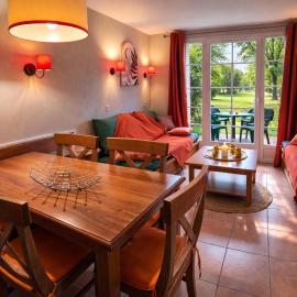 Duplex pour 2-4 personnes à Monflanquin - Piscine - Terrasse - Parking - Campagne - Lot-et-Garonne - draps inclus，位于蒙夫朗屈安的酒店