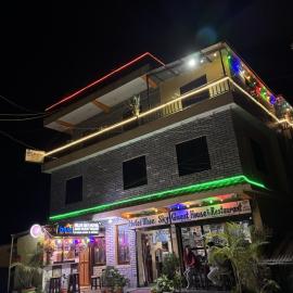 Blue Sky Hotel & Roof-top，位于Tāgring的酒店