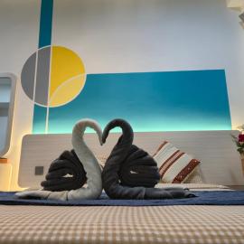 K Avenue Designer Studios by MLH Luxury Suites，位于东贡岸的酒店