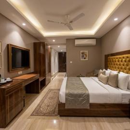 Hotel Grand Loft Near IGI Airport New Delhi，位于Pilwa的酒店