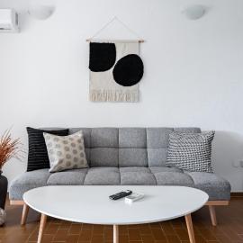Saronida Coastal Escape 2BR Apartment，位于萨罗尼扎的酒店