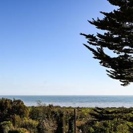 The Bolt Hole Hythe panoramic coast and sea views，位于Kent的酒店