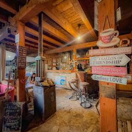 Hostel Anton，位于蒂瓦特的酒店