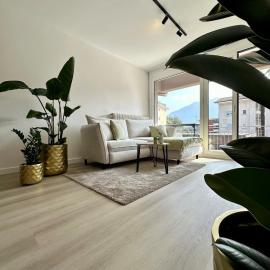 Garden apartment, 5 minutes to Lake Maggiore, near Locarno, Private parking lot，位于米努西奥的酒店