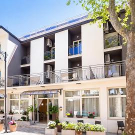 Hotel Villa Tina Easy Stay B&B,位于切塞纳蒂科的酒店