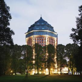 MÖVENPICK Hotel Hamburg City, historischer Wasserturm im Schanzenpark，位于汉堡的酒店