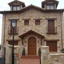 Casa rural Las Praderas para 10 personas，位于Prádena的酒店