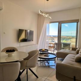 Maison Lazarus - Serene SeaView Luxe Apt Close to Larnaca & Ayia Napa，位于皮拉的酒店