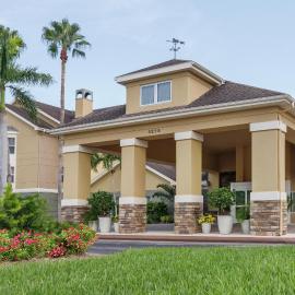 Homewood Suites by Hilton Fort Myers,位于迈尔斯堡的酒店