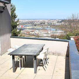 Villa avec vue - terrasse - parking，位于伊格涅的酒店