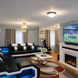 Spacious 3 bedroom duplex home inside Worcester，位于伍斯特的酒店