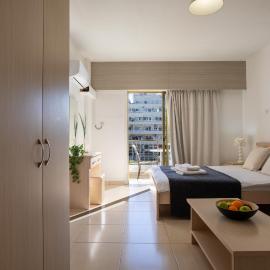 Tiffany City Apartments，位于拉纳卡的酒店