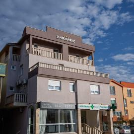 Hotel Barbaric，位于默主歌耶的酒店