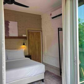 TRV Cozy Couple Retreat Open Dip Pool 5 Min Walk to Beach，位于Huma的酒店