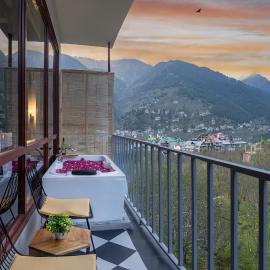 Echor Himalayan Aurum Resort & Spa, Manali，位于马拉里的酒店