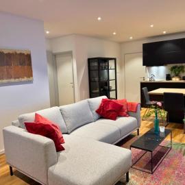 Top Apartment in Kranenburg - central & quiet - terrace and large windows - incl parking, fast WiFi, Box-Spring bed, washer & dryer, Netflix，位于克拉嫩堡的酒店