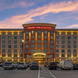 Drury Inn & Suites Fort Myers Airport FGCU，位于Miromar Lakes的酒店