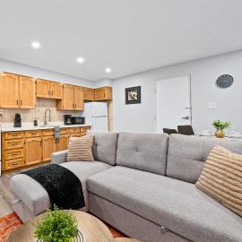 Casa Hotels College Modern Suite Near Dufferin Grove Transit Line