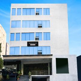 Super Townhouse HITEC City Metro Station Formerly JKC Grand，位于Madhapur的酒店