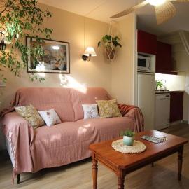 Maison cosy 6 pers - piscine chauffée - nature et lac - Monflanquin，位于蒙夫朗屈安的酒店
