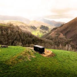 Bele Ame - Parcel Tiny House - Tiny House face aux Pyrénées, près de Lourdes MAE-4543，位于Arrodets-ez-Angles的酒店