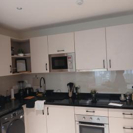 Citrine Court Apartment，位于Trofwi的酒店