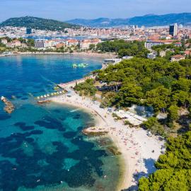 Beach Villa at Split top location，位于斯普利特的酒店