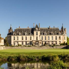Château d'Augerville Golf & Spa Resort - TemptingPlaces Collection，位于奥盖尔维莱拉里维耶尔的酒店