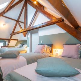 Le Refuge - 10 people, charming renovated cottage，位于Manhay的酒店