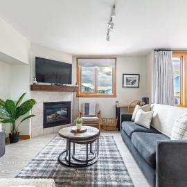 Morningside - Pet Friendly Stunning Mtn Views，位于坎莫尔的酒店