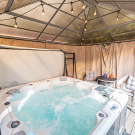 Large 3 Bed House in Coventry by ARP Homes with Hot Tub, Free Parking, Ideal for Groups, Families & Business Stays，位于Allesley的酒店