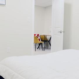 Bright Modern Suite in Bonavista, Private Entrance，位于温尼伯的酒店